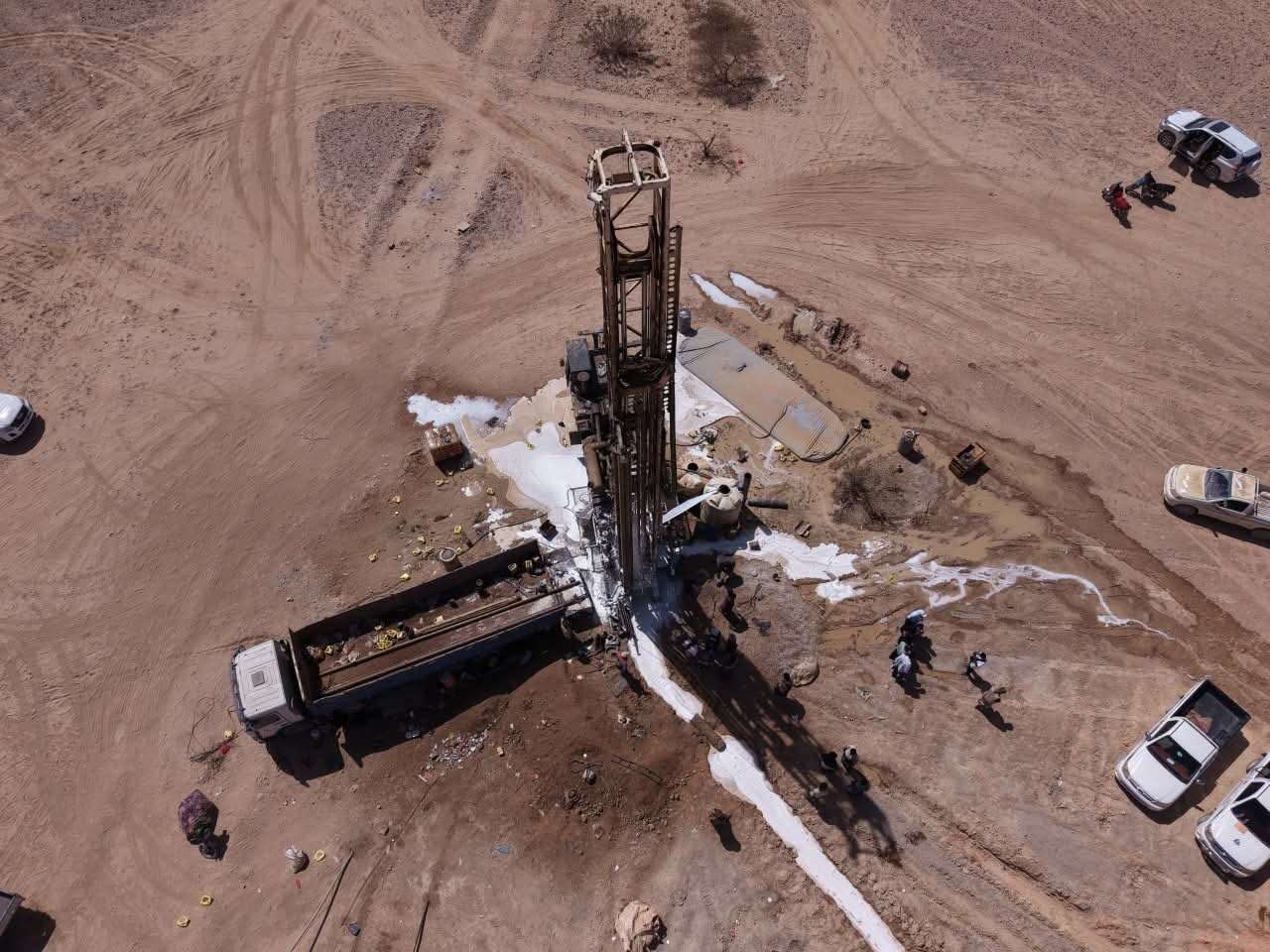 برعاية المحافظ بن الوزير.. تدشين استكمال حفر بئر مشروع نعضة بمديرية عتق لتعزيز خدمات المياه