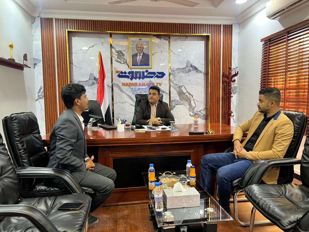 رئيس قطاع تلفزيون حضرموت يستقبل الفريق الإعلامي لقوات “درع الوطن” لبحث سبل التعاون المشترك