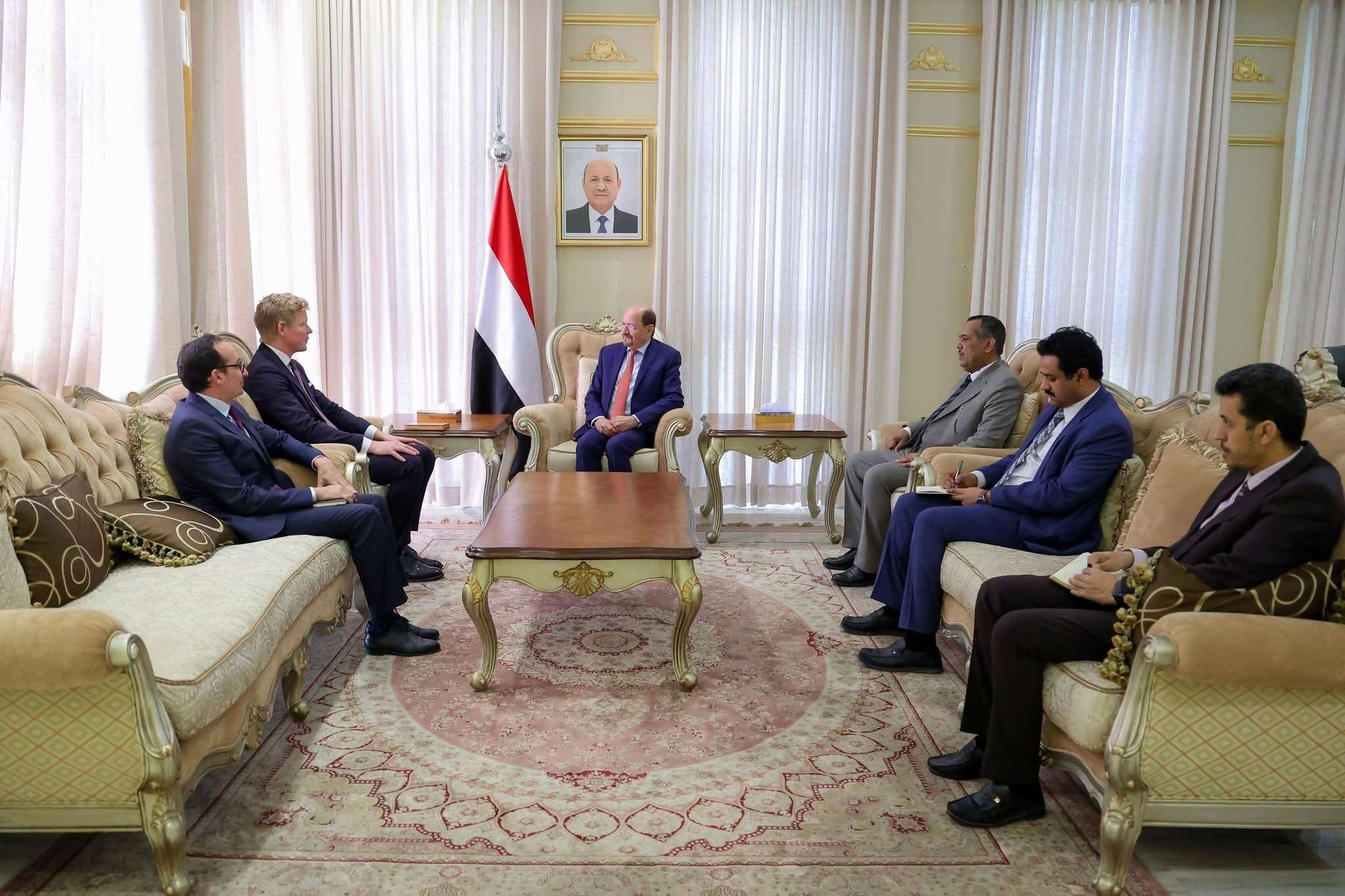 رئيس الوزراء يستقبل المبعوث الخاص للأمم المتحدة إلى اليمن