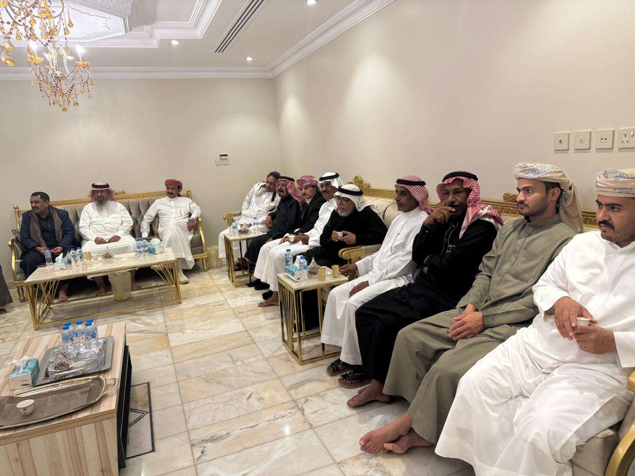 المحافظ بن الوزير في ضيافة الشيخ بلبحيث.. أمسية تعزز وحدة الصف وتؤكد تلاحم أبناء شبوة