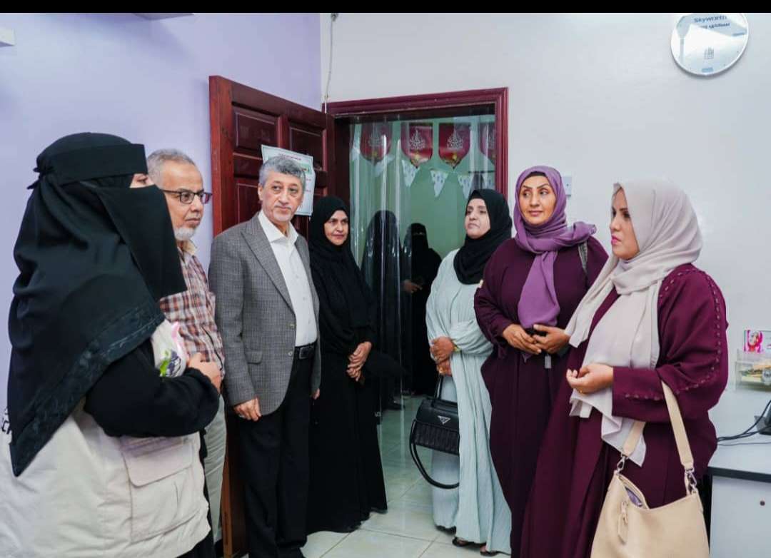 الوزيرة جعسوس تطلع على خدمات المؤسسة الوطنية لمكافحة السرطان بعدن