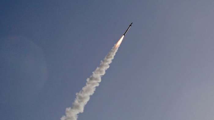 الحوثي يطلق صاروخًا على مدينة مأرب