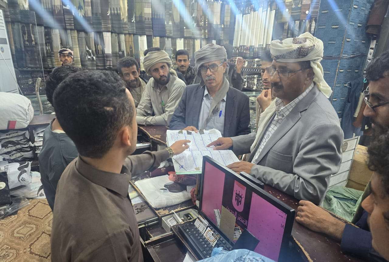 تنفيذاً لتوجيهات المحافظ بن الوزير .. حملة ميدانية لإلزام محلات الملابس في عتق بإشهار الأسعار وتحذير من المخالفات
