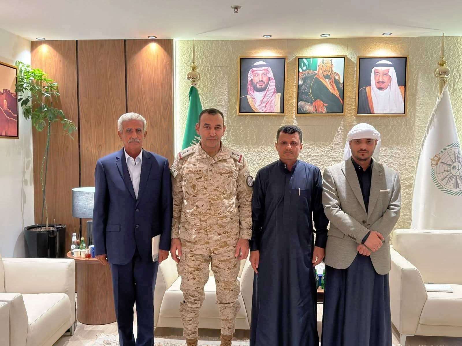 رئيس العمليات المشتركة بالتحالف العربي يلتقي قيادات جنوبية بارزة في الرياض