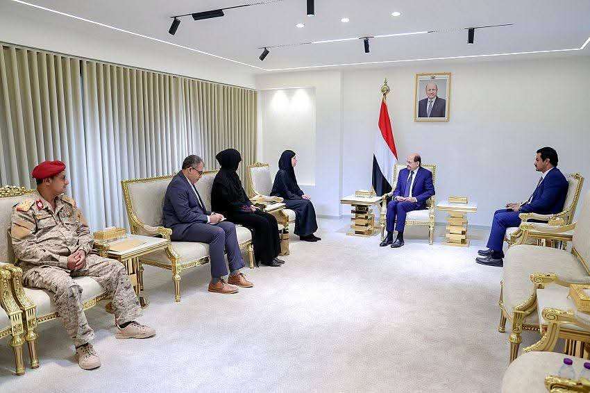 رئيس الوزراء يستقبل في عدن بعثة اللجنة الدولية للصليب الأحمر رئيس الوزراء يستقبل في عدن بعثة اللجنة الدولية للصليب الأحمر