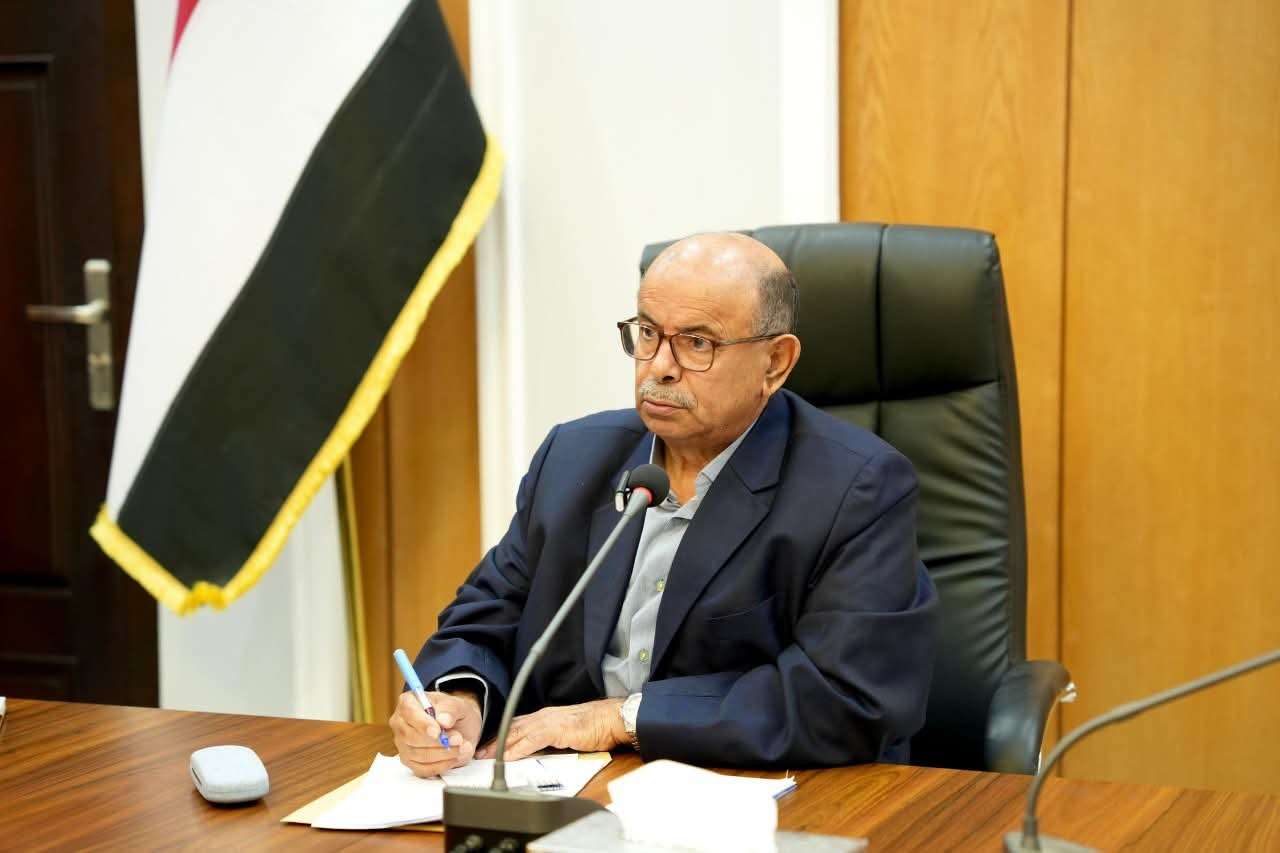 الخنبشي يترأس اجتماع تنفيذي ساحل حضرموت ويستعرض إنجازات خدمية ومشاريع استراتيجية بدعم سعودي