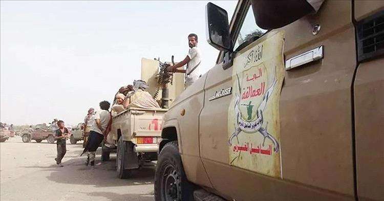 ألوية العمالقة تتحرك نحو عدن وقوات الدفاع تتسلم المواقع