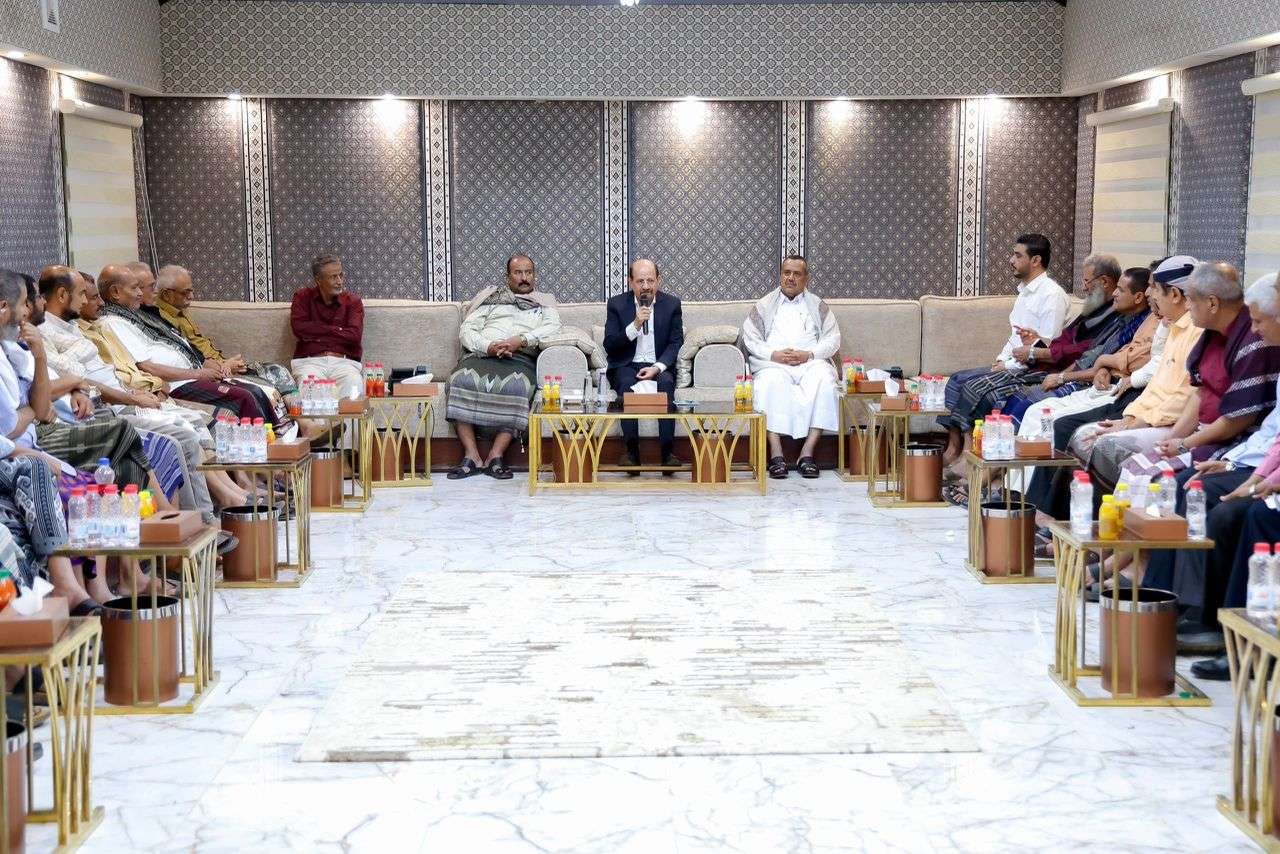 رئيس الوزراء يشدد على دور المنتديات الثقافية في عدن في إسناد مسار إصلاحات مؤسسات الدولة*