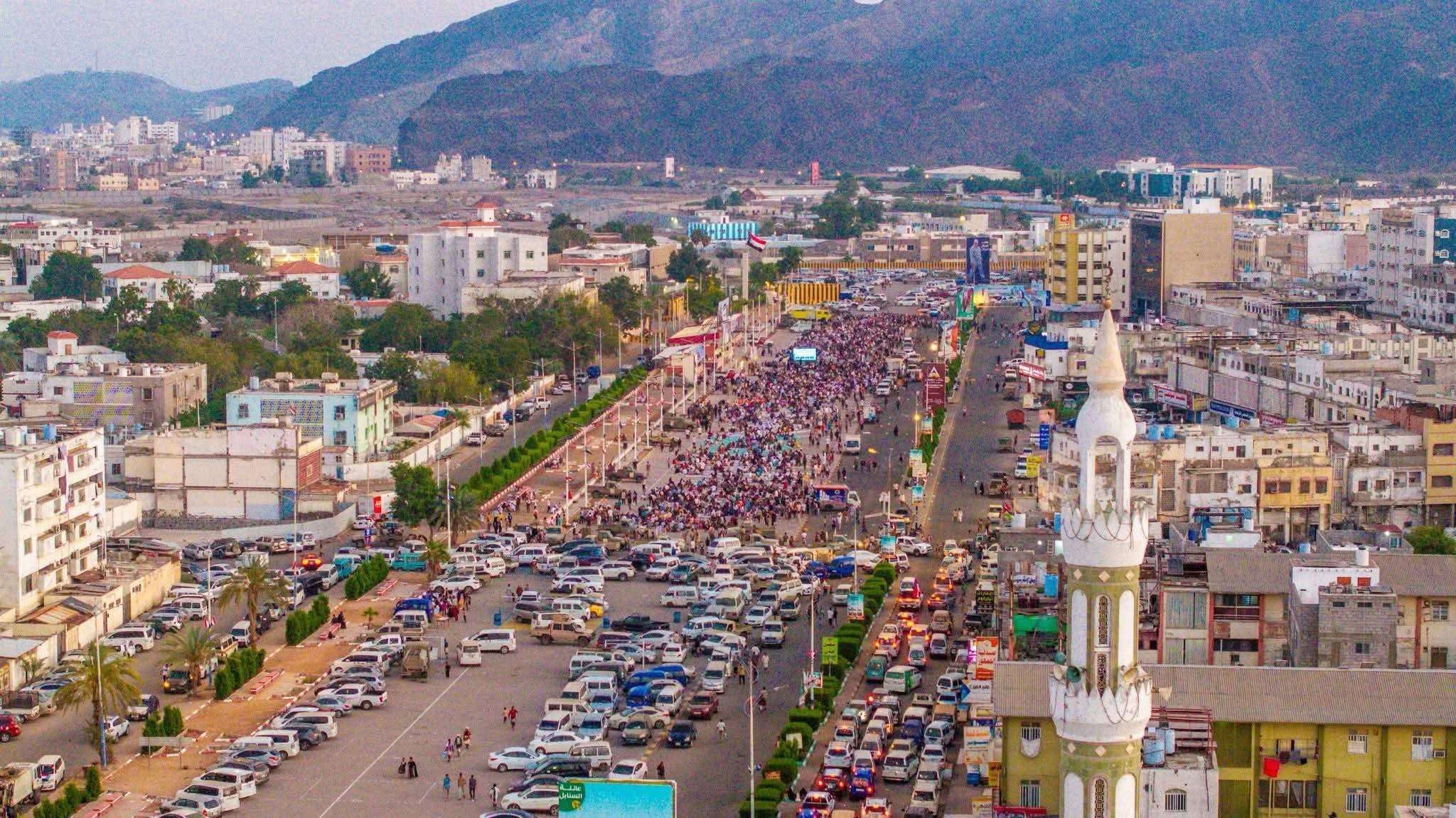 برعاية المحرّمي.. عدن تُحيي الذكرى الـ11 لتحريرها بمهرجان شعبي وإفطار جماعي بساحة العروض برعاية المحرّمي.. عدن تُحيي الذكرى الـ11 لتحريرها بمهرجان شعبي وإفطار جماعي بساحة العروض