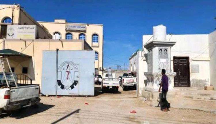 الكشف عن تورط موظفين بمؤسسة الكهرباء بسرقة كابلات في المهرة والأمن يقبض عليهم