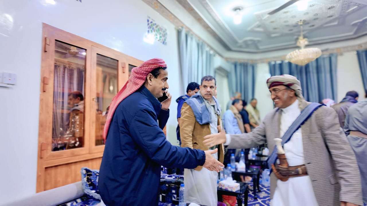 ال​محافظ بن الوزير يعود إلى مدينة عتق عقب زيارة عمل ناجحة للمملكة العربية السعودية