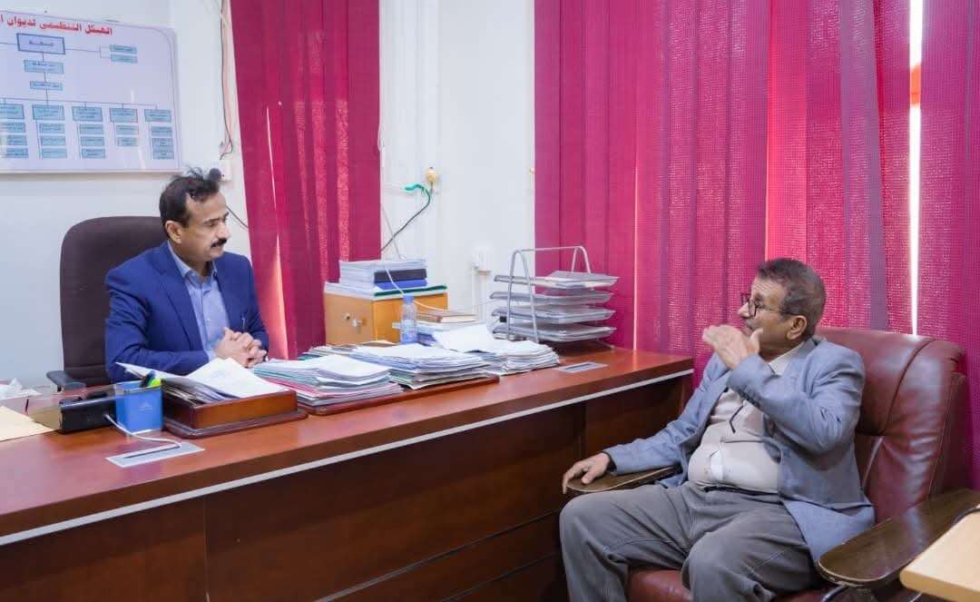 المحافظ بن الوزير يطلع على مستوى الانضباط الوظيفي، ويؤكد أهمية الالتزام بالدوام الرسمي. المحافظ بن الوزير يطلع على مستوى الانضباط الوظيفي، ويؤكد أهمية الالتزام بالدوام الرسمي.