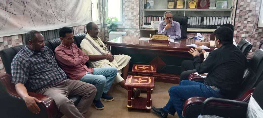 مدير عام عتق يناقش مع مكتب الصحة إجراءات مكافحة الحميات عقب الأمطار