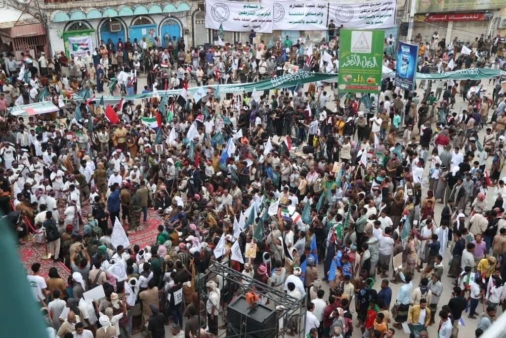 أبناء حضرموت ينظمون وقفتين حاشدتين تنديدًا بالاعتداءات الإيرانية على المملكة العربية السعودية والدول العربية