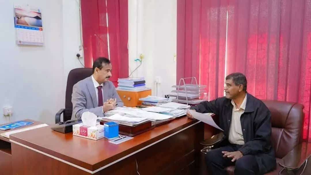 محافظ شبوة يطلع على أوضاع المركز الوطني للأورام ويؤكد اهمية تطوير خدماته.