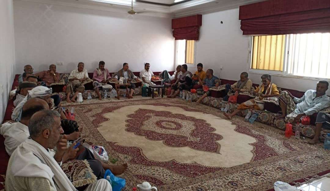 منصب باكازم يستقبل جموع المعزون في وفاة المهندس عبدالقادر المصري الحامد