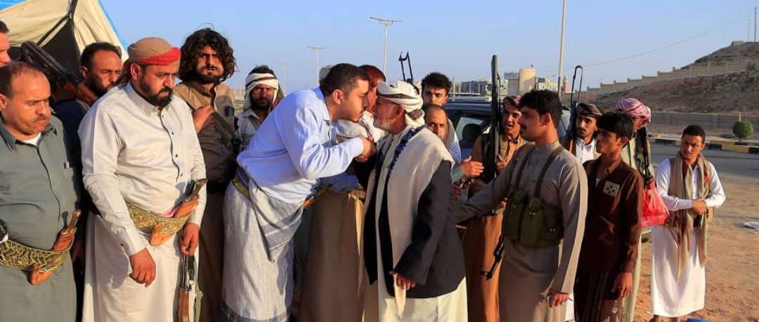 الوكيل محمد معوضة يستقبل الشيخ سالم المقدم في مخيم الاعتصام بشأن قضية مقتل الطفل الجرادي الوكيل محمد معوضة يستقبل الشيخ سالم المقدم في مخيم الاعتصام بشأن قضية مقتل الطفل الجرادي