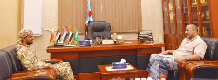 الرئيس الزُبيدي يطلع على اخر مستجدات الأوضاع العسكرية بجبهات القتال في أبين