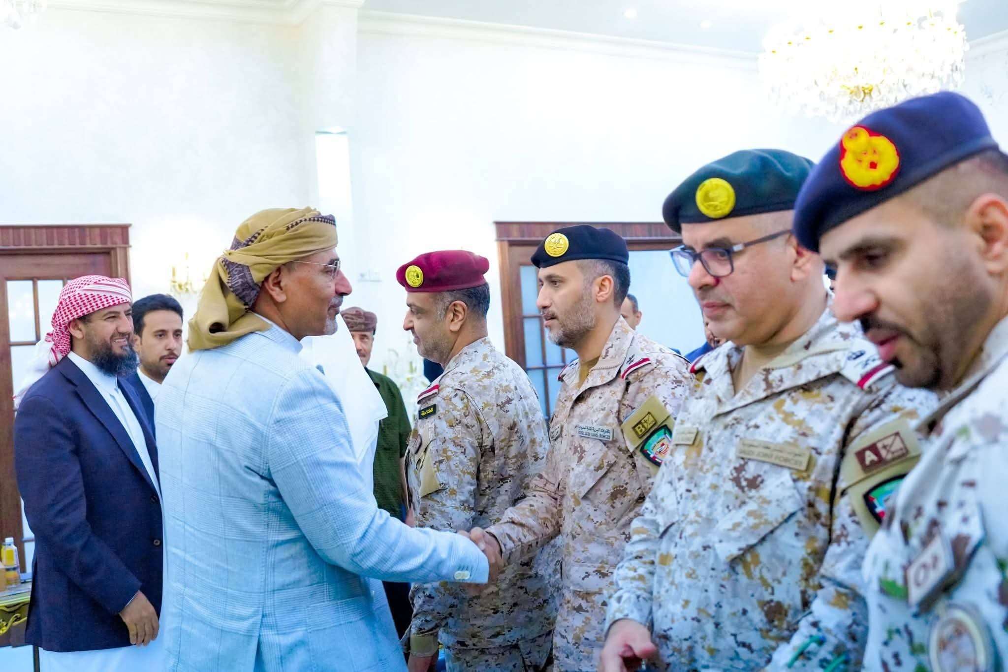 الرئيس القائد عيدروس الزُبيدي يستقبل قيادة القوات المشتركة لقوات التحالف العربي الرئيس القائد عيدروس الزُبيدي يستقبل قيادة القوات المشتركة لقوات التحالف العربي