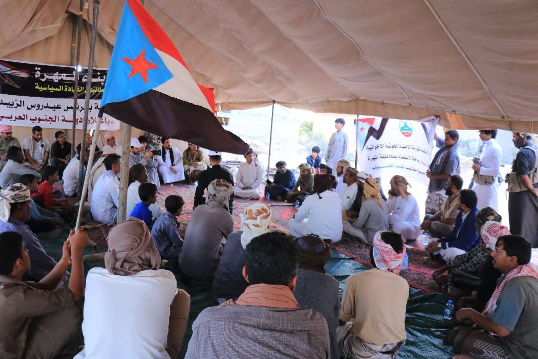 ساحة الاعتصام الشعبي المفتوح بالمهرة تواصل فعالياتها لليوم الحادي عشر بانضمام الشيخ أحمد بلحاف . ساحة الاعتصام الشعبي المفتوح بالمهرة تواصل فعالياتها لليوم الحادي عشر بانضمام الشيخ أحمد بلحاف .