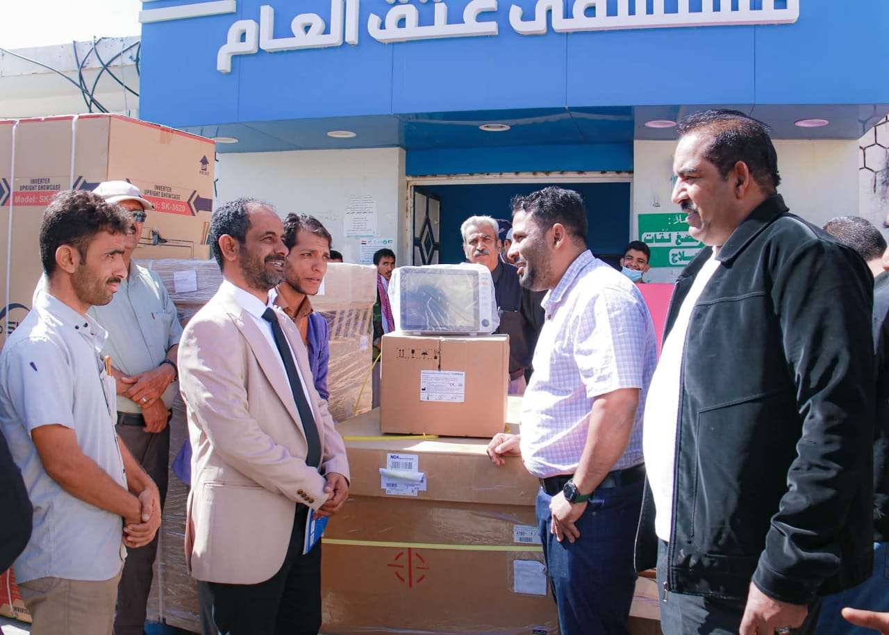 محافظ شبوة يدشن تجهيزات طبية حديثة للمستشفيات المحورية بدعم من مؤسسة خليفة.