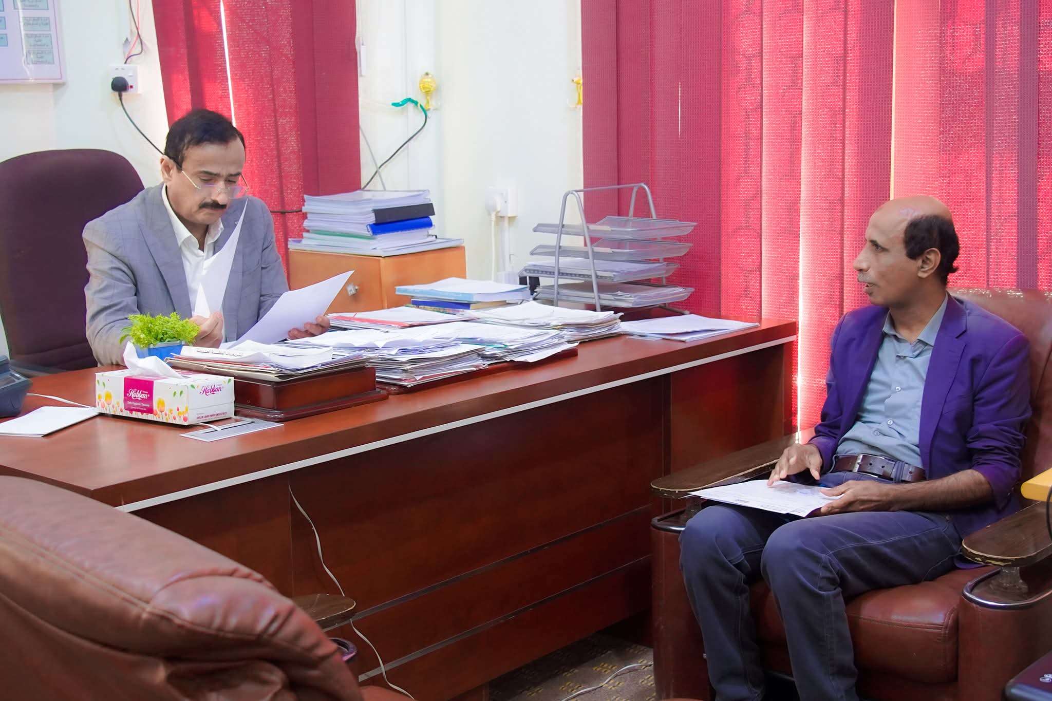 المحافظ بن الوزير يعتمد إنشاء ثانويتين للبنات في الطلح وميفعة بتمويل من الأشقاء في الإمارات