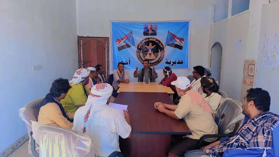 انتقالي أحور يعقد اجتماعًا مع رؤساء اللجان المحلية لمناقشة التجهيزات لحشد الجماهير إلى العاصمة عدن