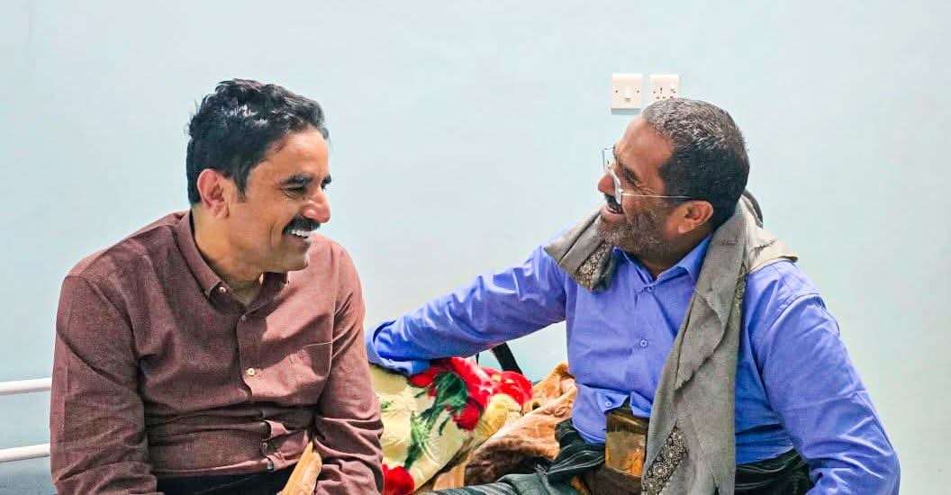 القائد العام لقوات دفاع شبوة يزور عضو هيئة رئاسة الانتقالي العميد الجبواني للاطمئنان على صحته. القائد العام لقوات دفاع شبوة يزور عضو هيئة رئاسة الانتقالي العميد الجبواني للاطمئنان على صحته.